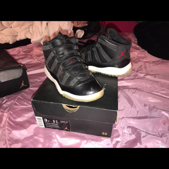 AIR JORDAN 11s SIZE 3Y